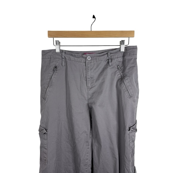 Edikted Women’s Zaria Baggy Cargo Pants in Grey Size XL - Picture 8 of 14